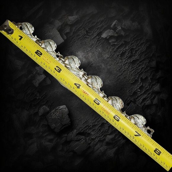 Vintage Emmons Leaf Bracelet & Clip Earrings Set Silver Tone Textured Links - Picture 4 of 9